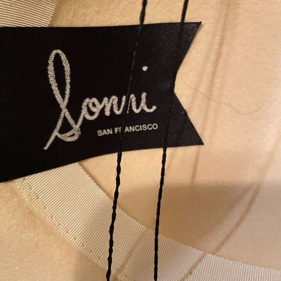 Beautiful Lt. Ivory Wool Sonni of S. F. Church Dress Hat - Picture 6 of 8